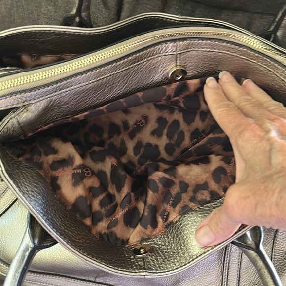 Makowsky Garbo magazine metallic clay genuine leather tote - Picture 8 of 13